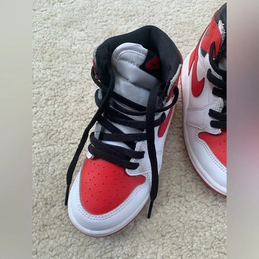 Nike Size 10C Air Jordan Retro 1 High Heritage Sneakers